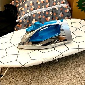 Iron and iroing board